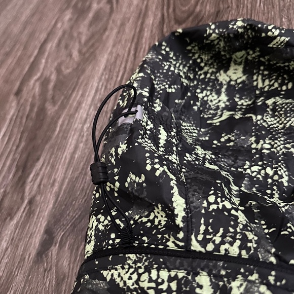 Nike Running Lightweight Jacket Womens size XS Snakeskin Removable Hood-Vented - Picture 2 of 9